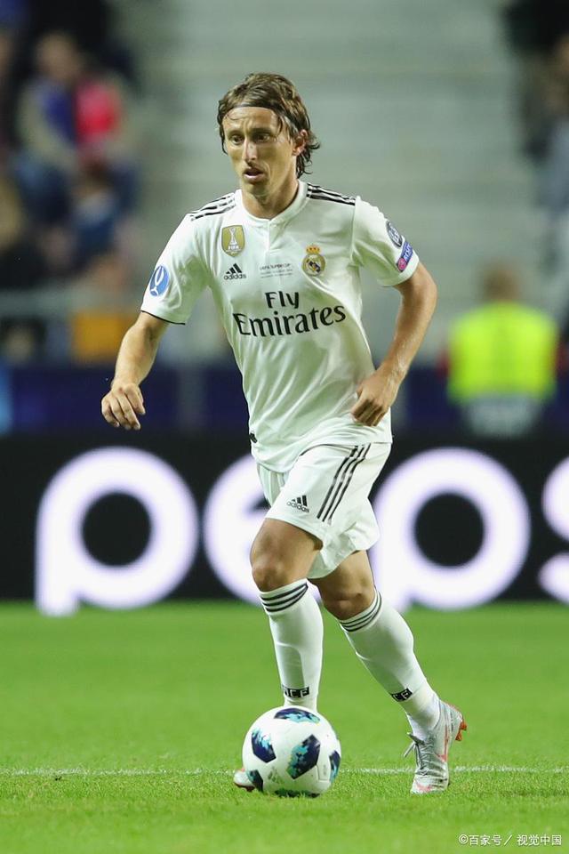 TA：阿莫林希望引进中场；曼联是否签门将取决于巴因迪尔未来