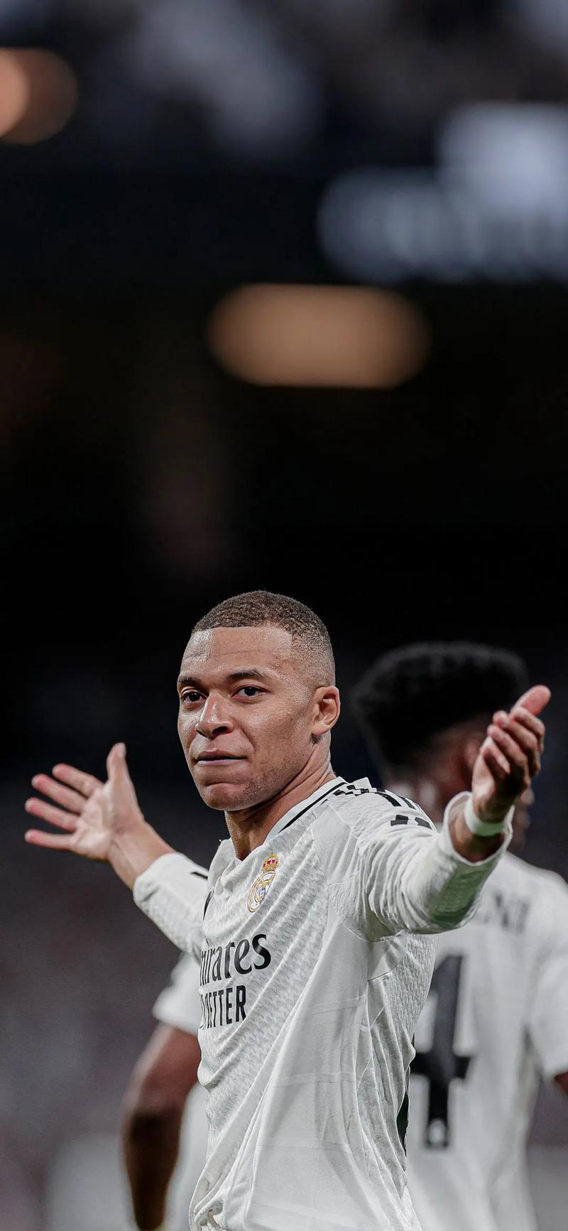 半场战报：阿贾克斯0-0加拉塔萨雷，双方破门乏术