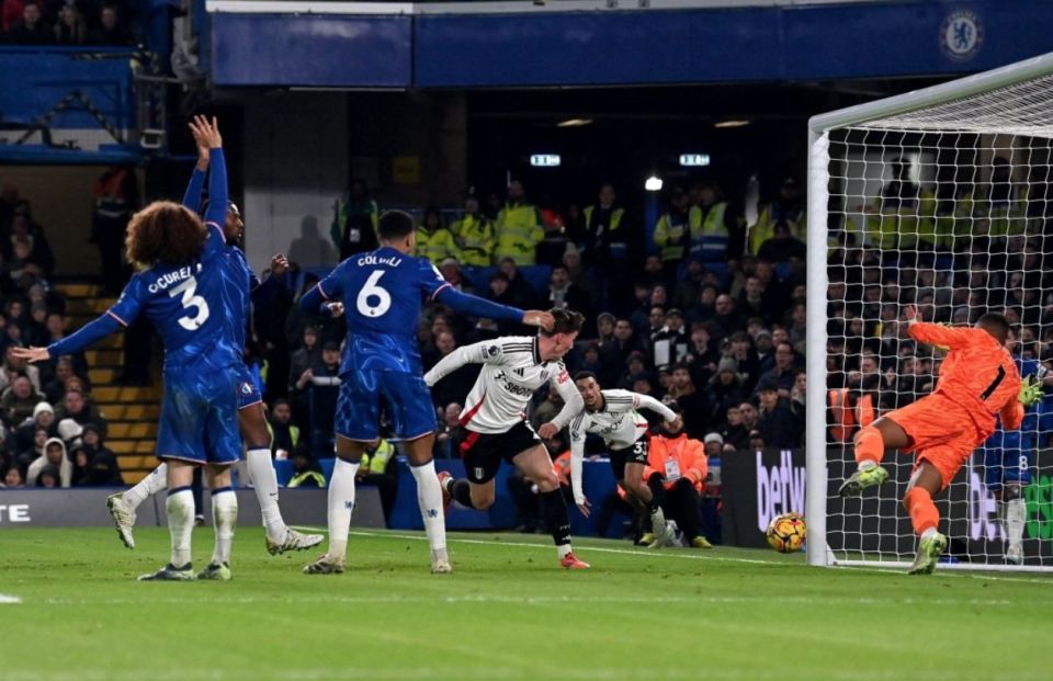 埃弗顿后卫禁区疑似手球，裁判未吹点球正确吗？