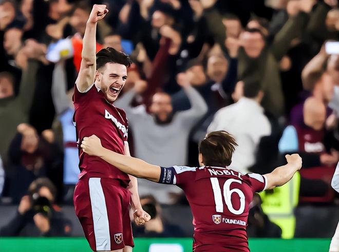 继C罗和小卢卡斯后，奥斯梅恩是第三位欧冠客场对贾府戴帽的球员